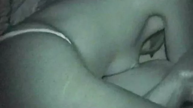 Serious dog Scarlet, tapi sedih apaan berat bokep sexy hot dengan payudaranya yang luar biasa.