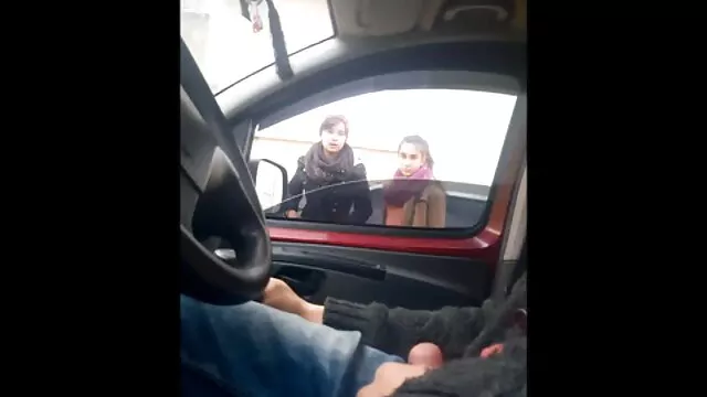Polisi sedang bokep hot sexi melakukan wawancara untuk orang baik.