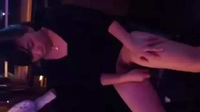 Sebuah air kotor sedikit dengan senang ereksi bokap seksi penuh, semua malu-malu! (2013)